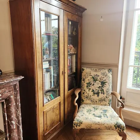 Haussmannien Apartment *