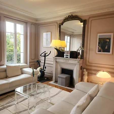 Haussmannien Apartment *